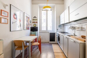 Kühlschrank, Herdplatte, Geschirrspüler