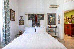 2 bedrooms, bed sheets