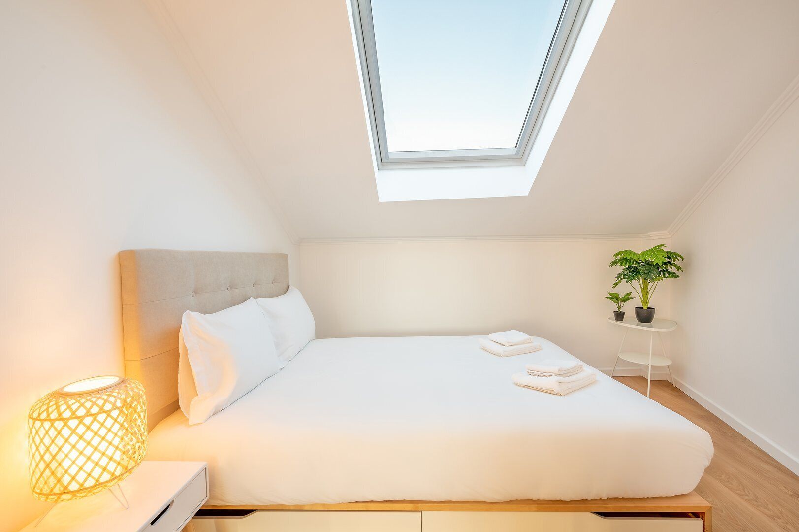 2 habitaciones, tabla de planchar con plancha, internet y ropa de cama 