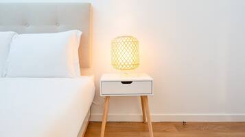 2 bedrooms, iron/ironing board, internet, bed sheets