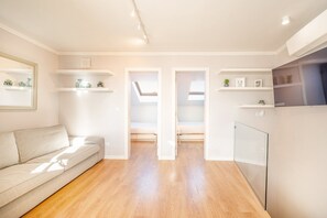 2 bedrooms, iron/ironing board, Internet, bed sheets - GuestReady - Sunny spacious in Belém (Lisbon)