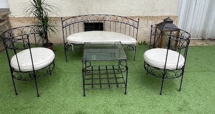 Whole house with garden