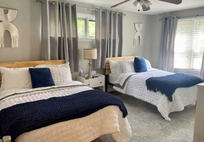 3 chambres, bureau, fer et planche Ă repasser, lit parapluie