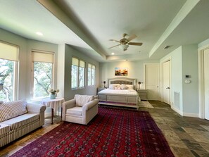 3 bedrooms, desk, iron/ironing board, free WiFi