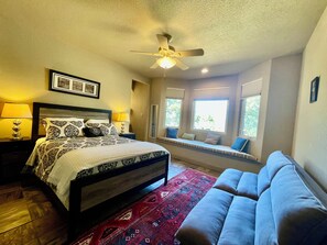 3 bedrooms, desk, iron/ironing board, free WiFi - Luxury Private Ranch Style Villa (San Antonio)