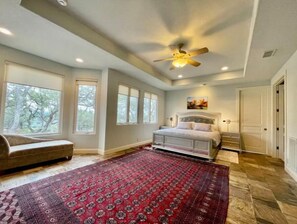 3 slaapkamers, een bureau, een strijkplank/strijkijzer, gratis wifi