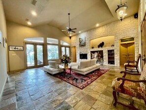 المنشأة من الداخل