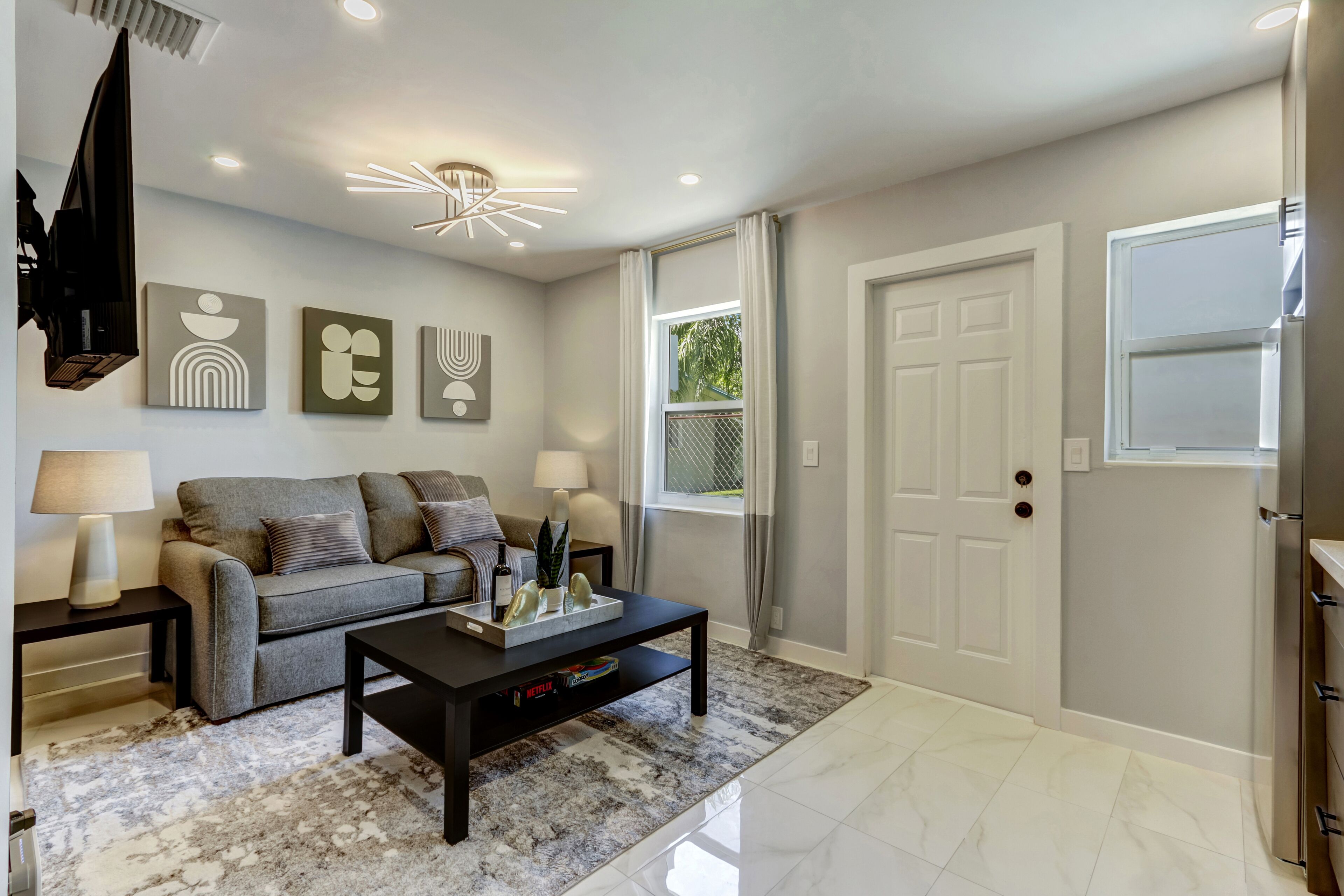 Revive: Trendy design & Near Beach