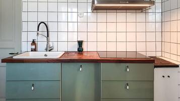 Kylskåp, ugn, spishäll och diskmaskin