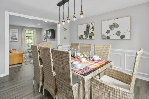 The Hoptons: Private Yard Near DC