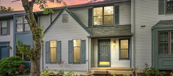 The Hoptons: Private Yard Near DC