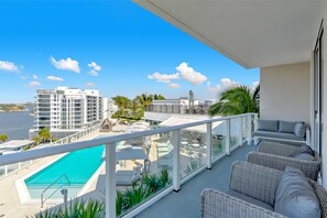 Property grounds - Tiffany Hazel: Rooftop Pool, Gym, & Walk to Beach (Fort Lauderdale)