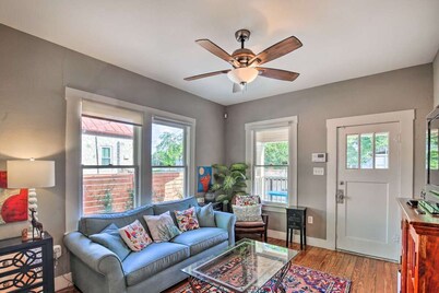 LOCATION!!Walk to Convention Center,Riverwalk,&Alamodome,Sleeps 4