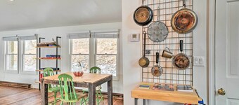 Chic Prattsville Studio w/ Private Hot Tub!