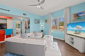 Smart TV, fireplace, video games, books - 3101 Poolside Super Special ~2 Bdrm ~ Book Nov 9th ~ Pools ~ Hot Tub & More! (Destin)