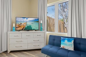 Smart TV, fireplace, video games, books - 3101 Poolside Super Special ~2 Bdrm ~ Book Nov 9th ~ Pools ~ Hot Tub & More! (Destin)