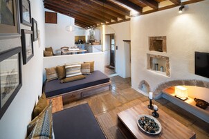 Suite superior, balcón, vistas al mar | Zona de estar