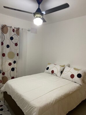 2 soverom, skrivebord, wi-fi (inkludert) og sengetøy