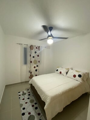 2 soverom, skrivebord, wi-fi (inkludert) og sengetøy