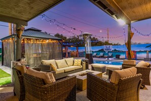 Alberca al aire libre y alberca climatizada