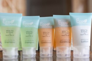 Een douche, een haardroger, handdoeken