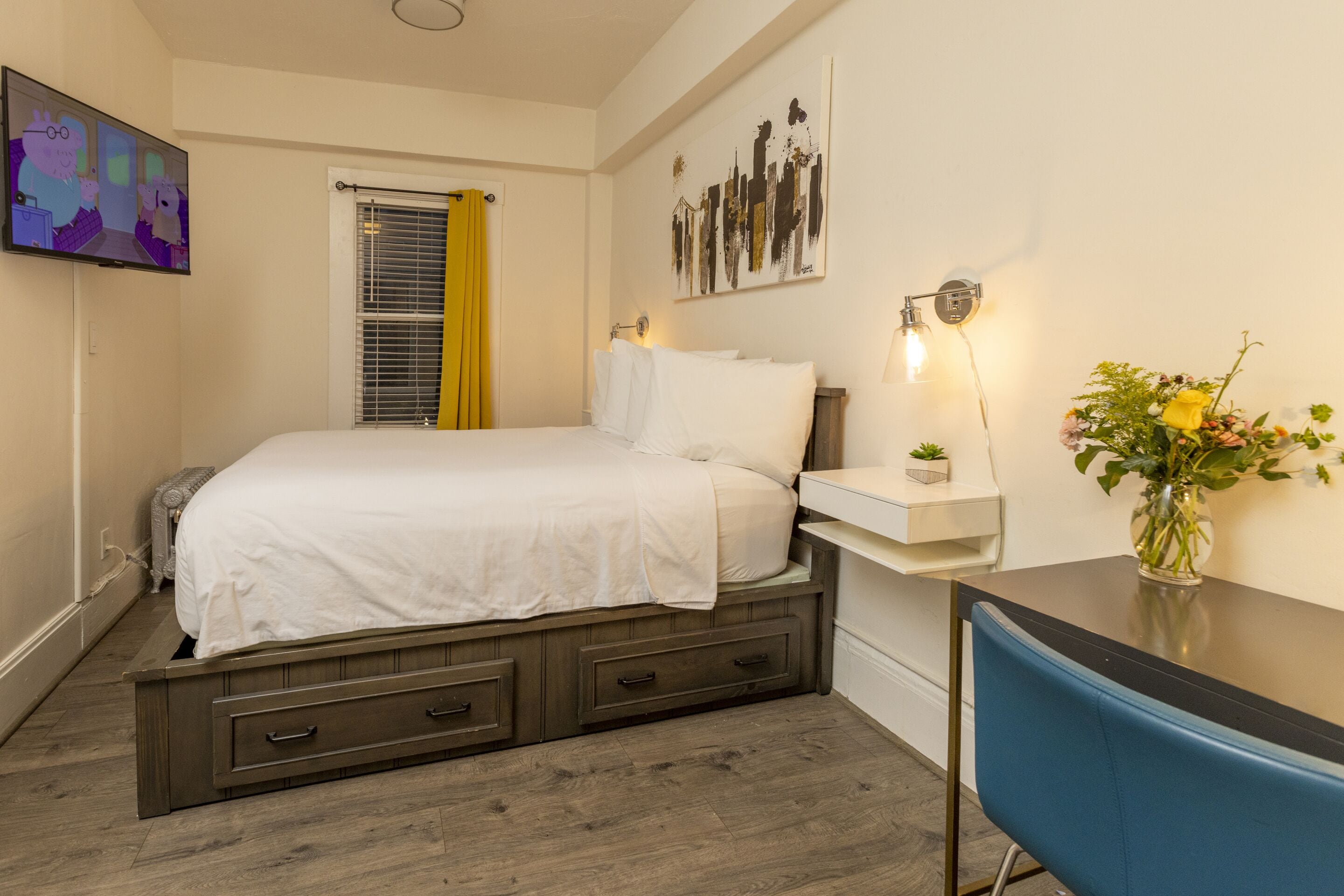 1 bedroom, in-room safe, iron/ironing board, WiFi (free)