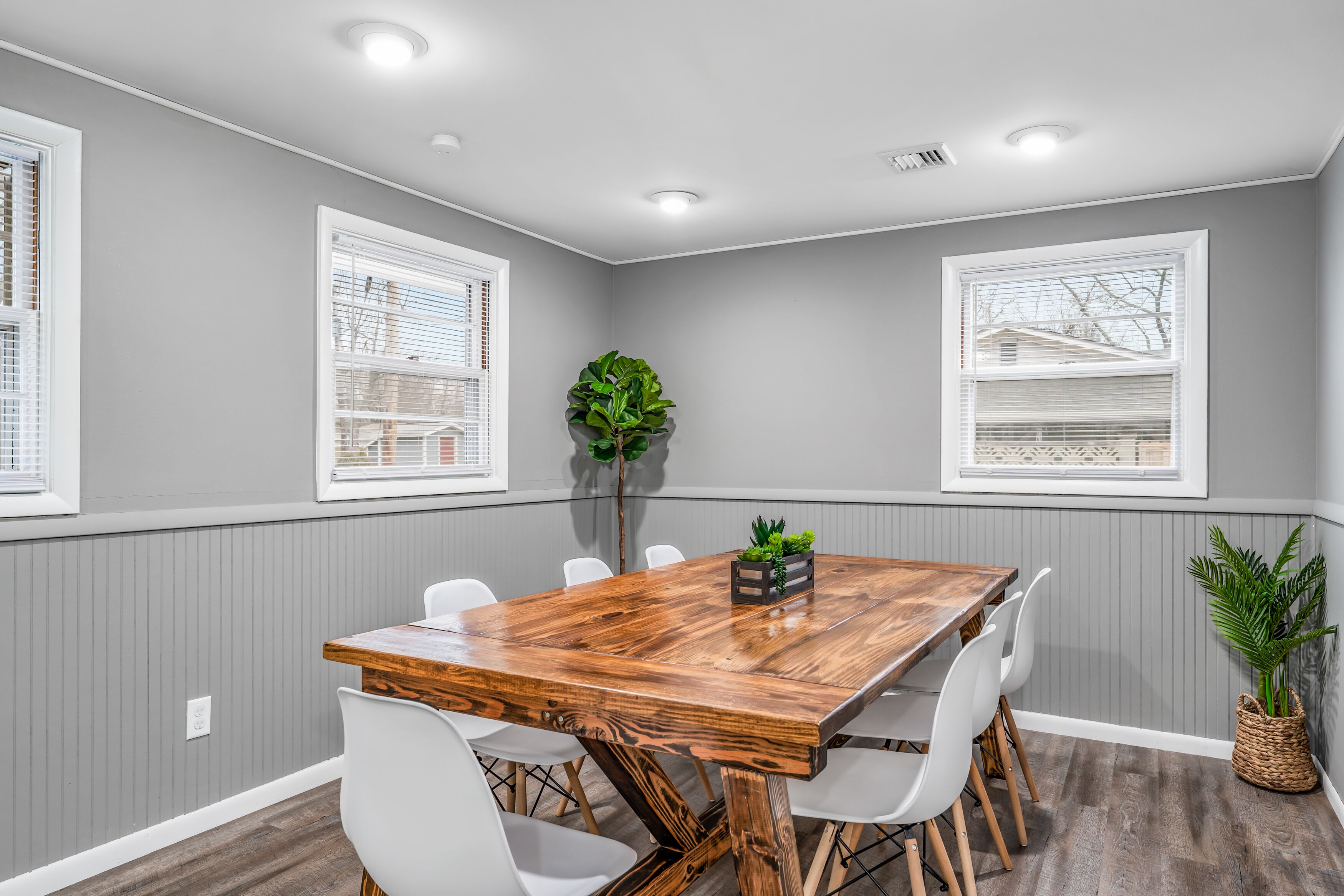 •Quiet & Safe Area •3BR •K&Q Beds • Entire Home •Full Kitchen •Free Coffee •Wifi