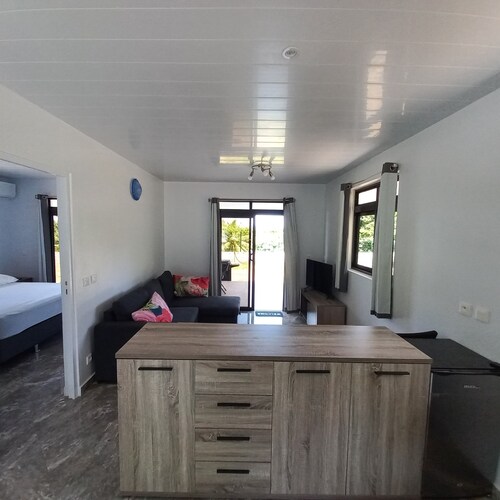 Quiet detached house near the famous Teahupo'o wave