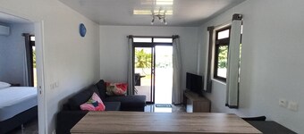 Quiet detached house near the famous Teahupo'o wave