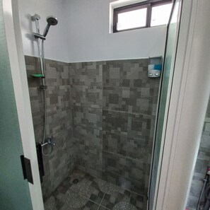 Shower, bidet, towels
