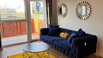 Apartment, Multiple Beds | Living area