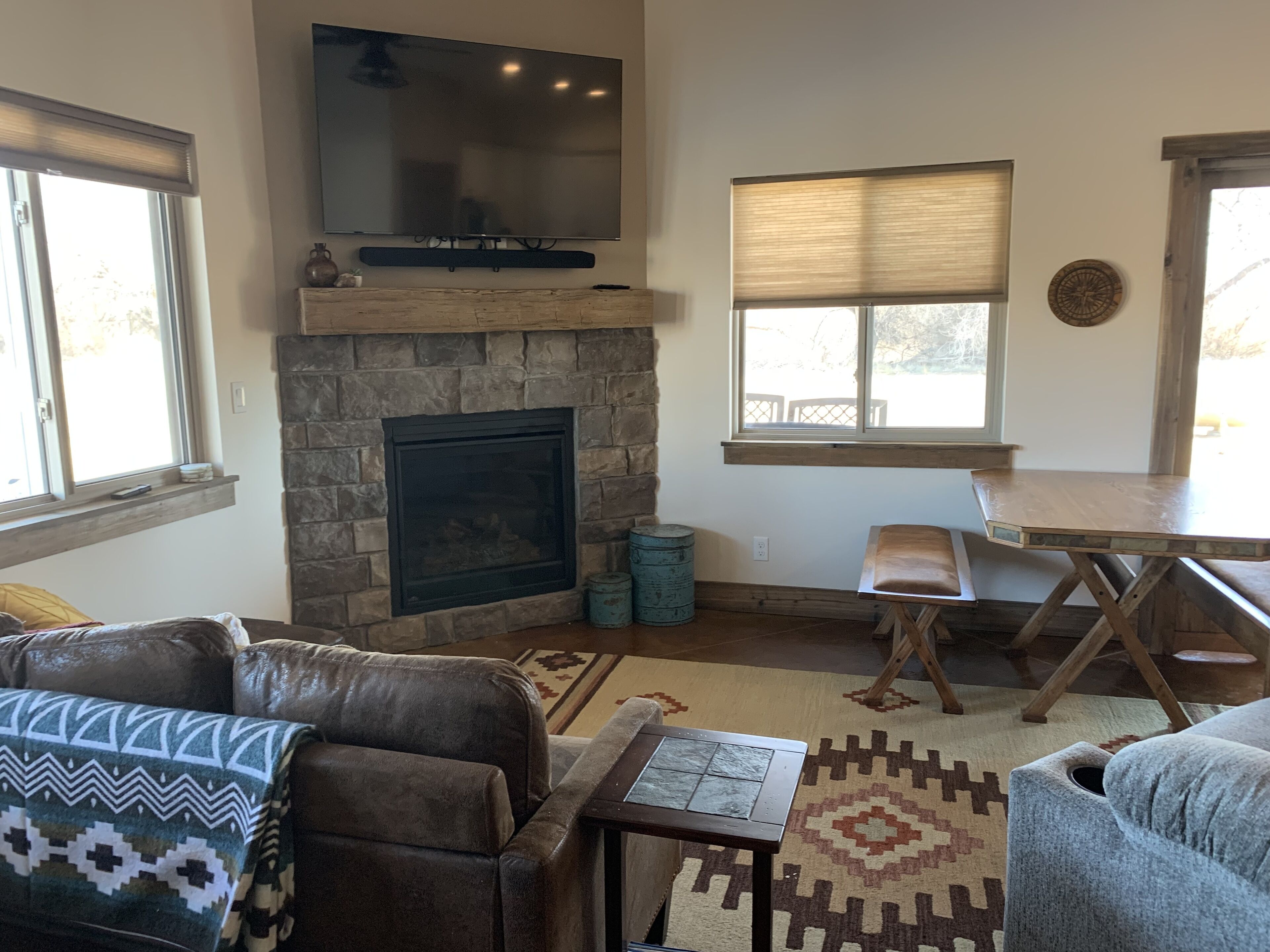 Smart TV, fireplace