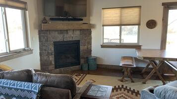 Smart TV, fireplace