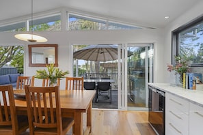 House | In-room dining