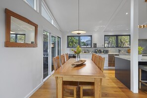 House | In-room dining