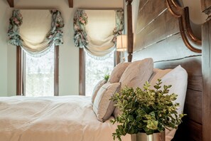 4 habitaciones, escritorio, tabla de planchar con plancha y wifi 