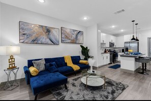 Living area - 1BR NR Frisco Prosper DFW TX HWY 289/N.Dallas toll (Celina)