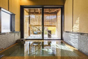 Bangalô, para não fumantes (Private Onsen, with Meditation Room) | Banheiro | Bidê, toalhas de banho