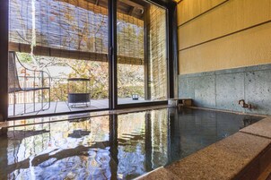 Bangalô, para não fumantes (Private Onsen, with Wellness Room) | Banheiro | Bidê, toalhas de banho