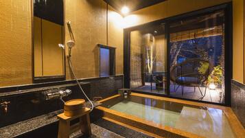Royal Villa | Bathroom | Bidet, towels