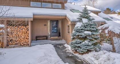 On Golf Course, Sauna, Great Views! - Landmark 1B