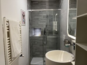 Shower, hair dryer - Primavera apartment with lake view in residence (Vignone)