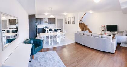 Luxury 4BR Townhouse w/ Stunning Terrace | Parking