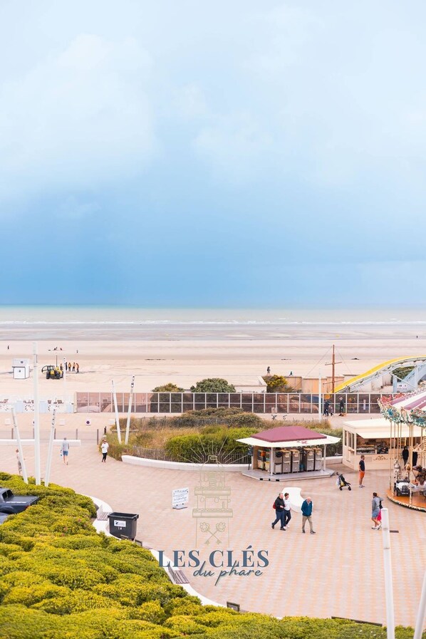 Una spiaggia nelle vicinanze