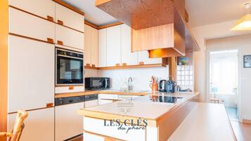 Kühlschrank, Mikrowelle, Ofen, Geschirrspüler