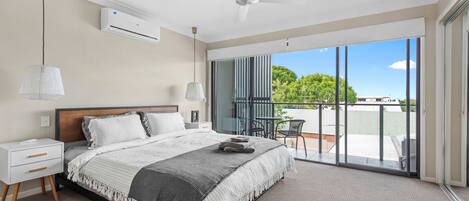 3 bedrooms, desk, iron/ironing board, travel cot