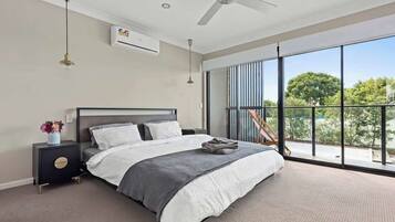 3 bedrooms, desk, iron/ironing board, travel cot