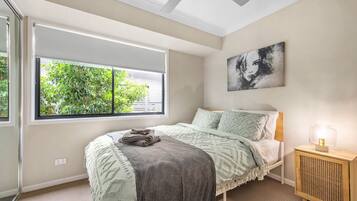 3 bedrooms, desk, iron/ironing board, travel crib