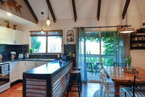 Fridge, microwave, oven, stovetop - Doomben Ridge Farm House (Beechmont)