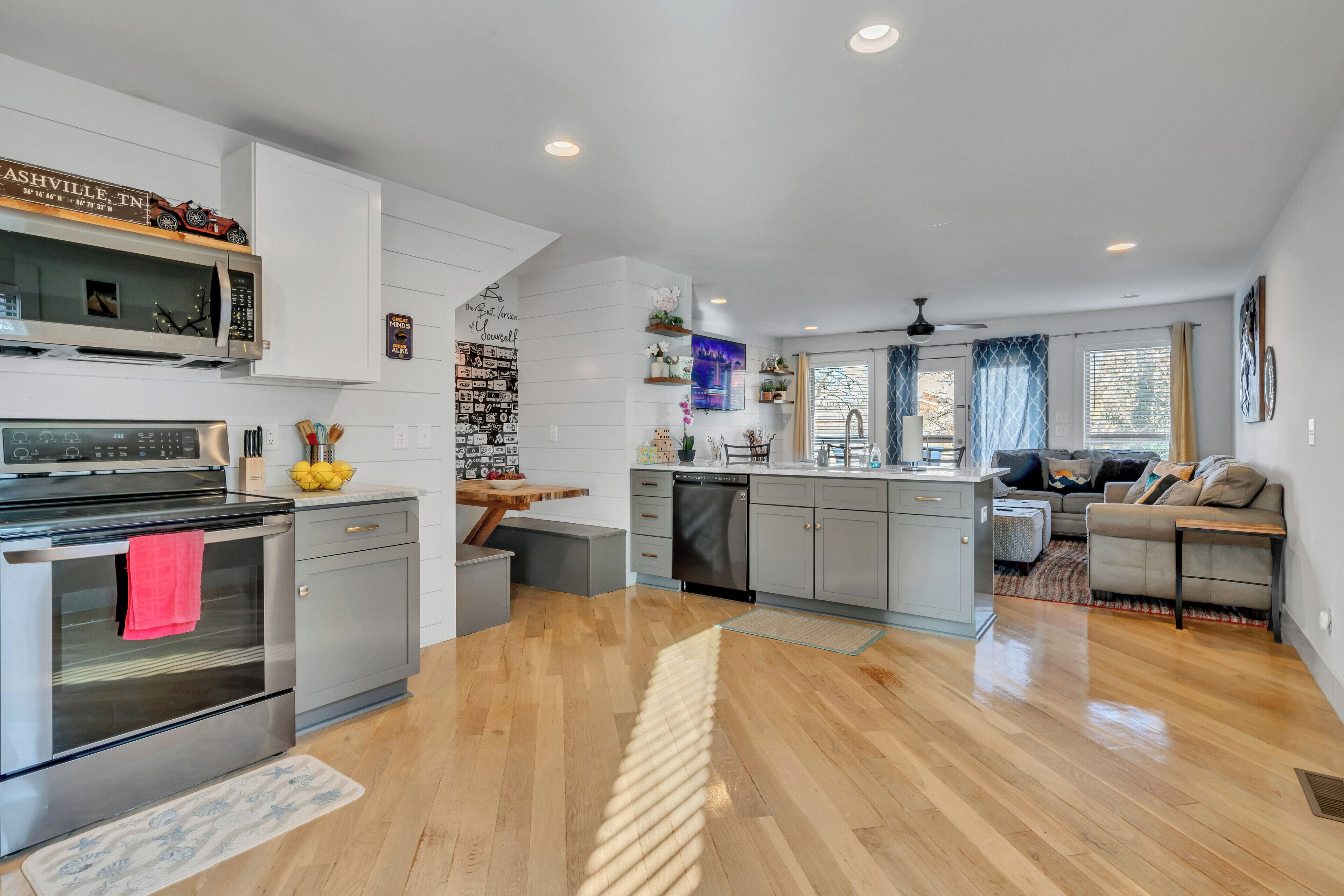 ثلاجة، ميكروويف، فرن، موقد طهي مسطح